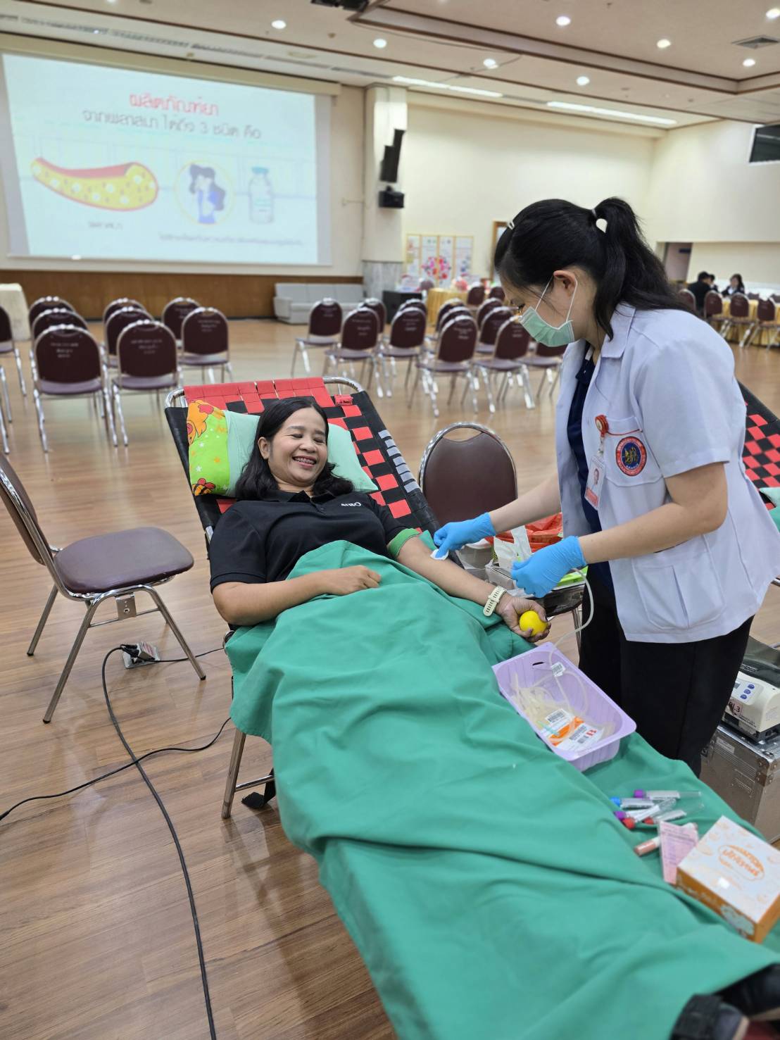 title - ส.ป.ก.เพชรบุรี ร่วมโครงการ ส.ป.ก. รวมพลังแห่งความภักดีบริจาคโลหิต ให้แก่โรงพยาบาลพระจอมเกล้าจังหวัดเพชรบุรี เพื่อถวายเป็นพระราชกุศลแด่สมเด็จพระนางเจ้าสิริกิติ์ พระบรมราชินีนาถ พระบรมราชชนนีพันปีหลวง เนื่องในวาระครบ 100 วัน (สตมวาร) แห่งการสวรรคต